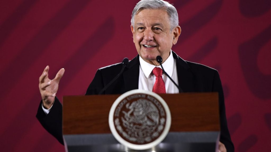 AMLO le pide a partidos políticos reducir presupuesto