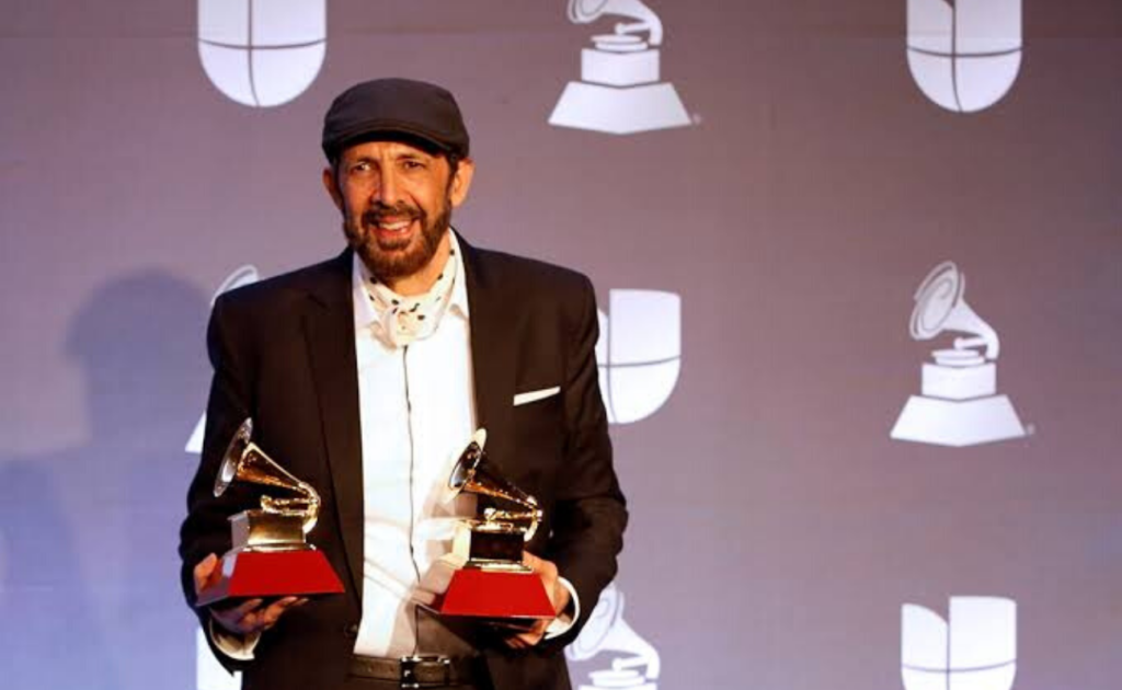 Juan Luis Guerra ganó los premios como Mejor Álbum/Fusión Tropical y Mejor Canción Tropical con “Literal” y “Kitipun”. 
Foto: acento.com.do