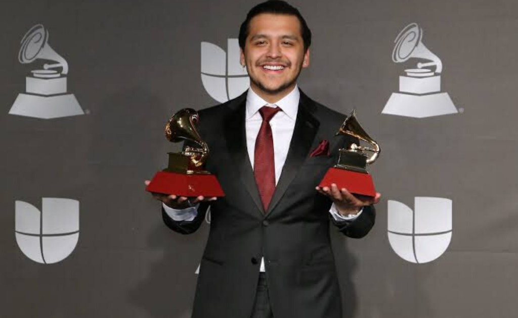 Christian Nodal ganó como Mejor Álbum de Música Ranchera/Mariachi con “Ahora”. Mientras su tema “No te contaron mal” obtuvo el Latin Grammy como Mejor Canción Regional Mexicana.