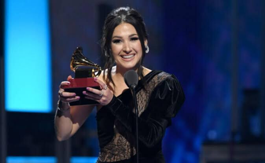 Por su parte, la cantante venezolana Nella fue galardonada como Mejor Nuevo Artista. 
Foto: KEVIN WINTER/GETTY IMAGES.