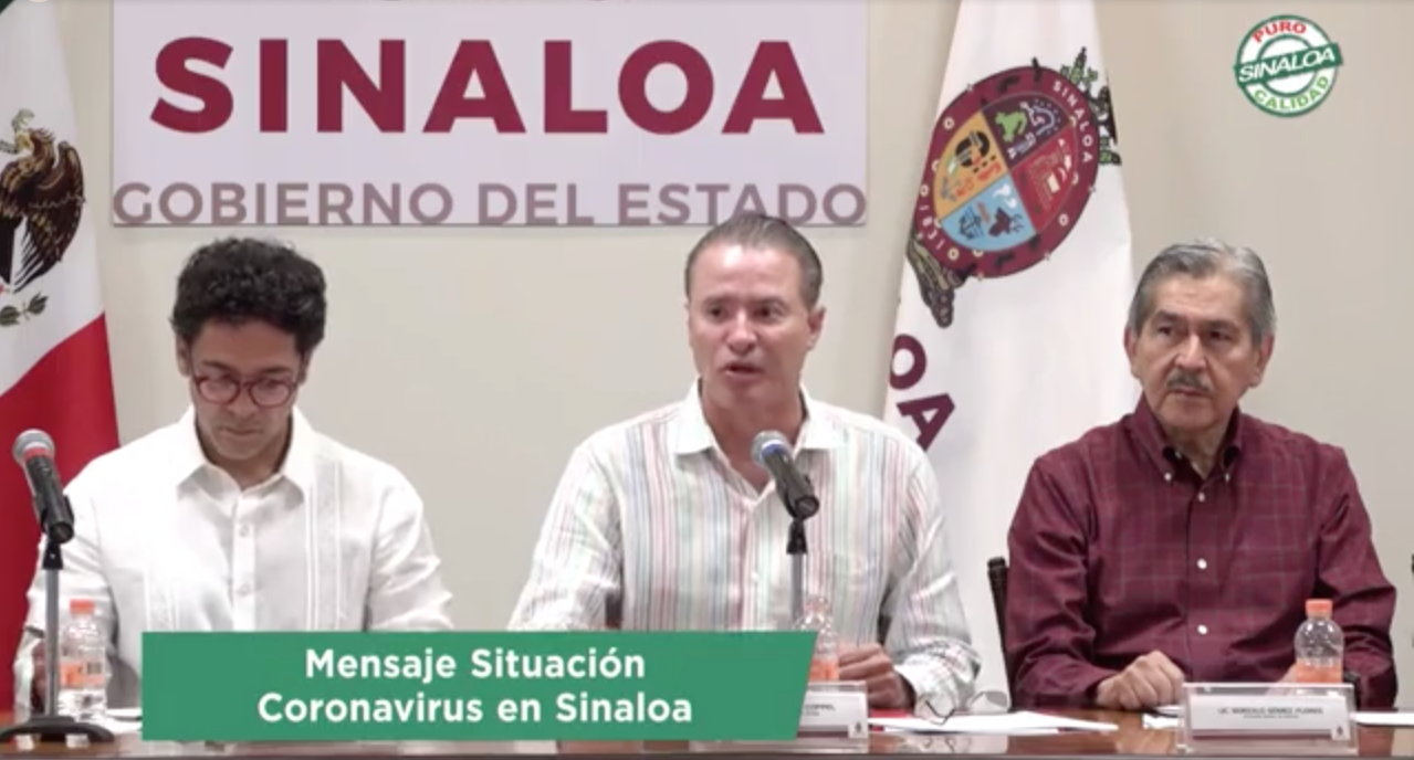 La noche del sábado se confirmó el segundo caso de coronavirus en Sinaloa, se trata de un paciente de 25 años de edad que llegó de California, Estados Unidos, informó el titular de la Secretaría de Salud, Efrén Encinas. El paciente ya se encuentra atendido en el Hospital General de Los Mochis. Por si no recuerdas El primer caso de coronavirus en Sinaloa, fue un hombre que llegó de Italia a Culiacán, mismo que se atendió y fue dado de alta hace una semana. El recuento de los casos El Gobernador de Sinaloa comunicó en redes sociales que los casos sospechosos que se tenían en Mazatlán fueron descartados, de tal forma que la cifra en Sinaloa es de dos confirmados, uno dado de alta hace una semana en Culiacán, y el más nuevo en Los Mochis que se atiende desde la noche del sábado.