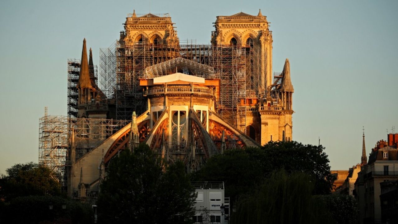 Catedral de Notre Dame suena campana en su primer aniversario de incendio