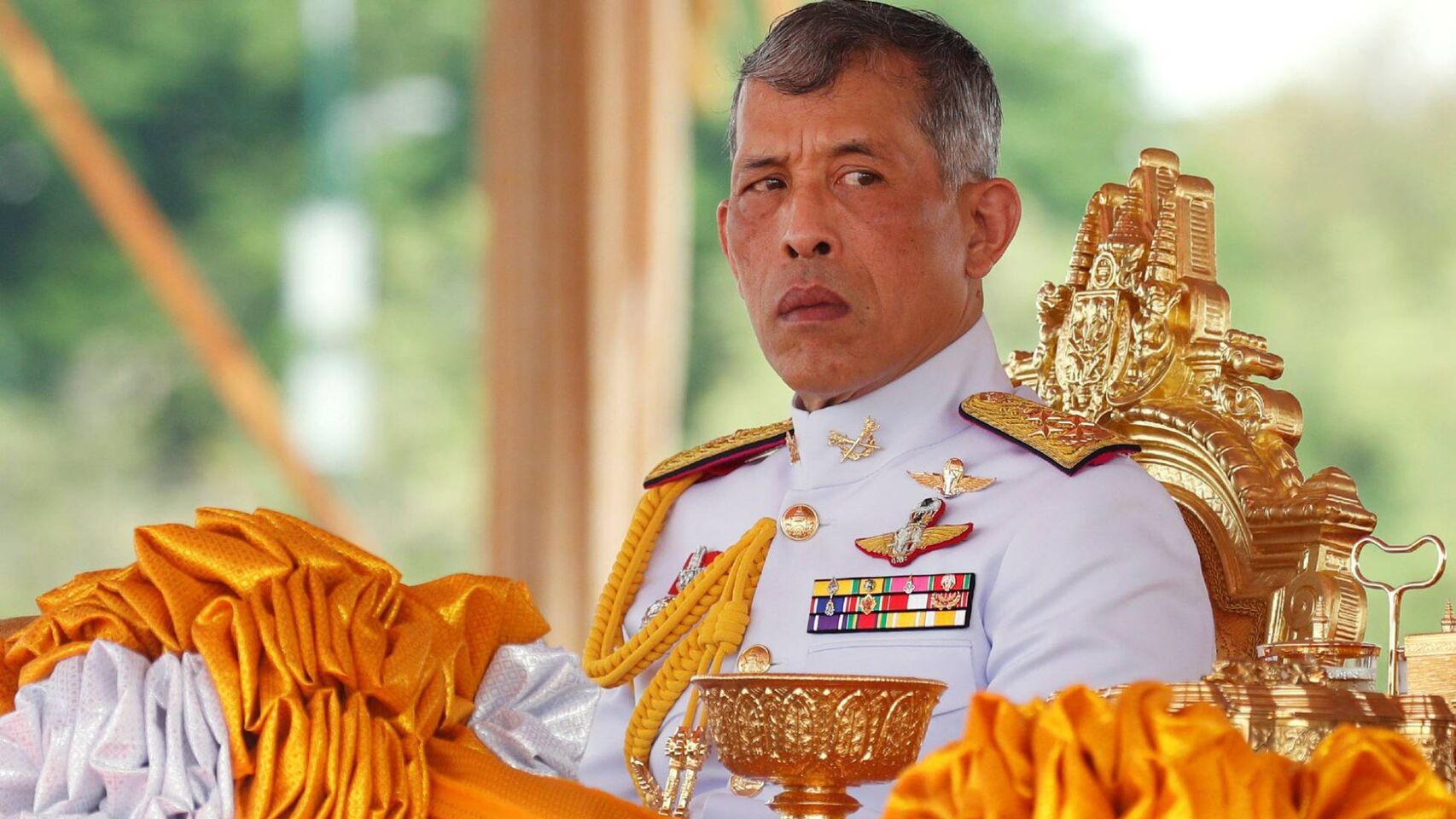 El rey de Tailandia se fue a pasar la cuarentena a Alemania con 20 concubinas