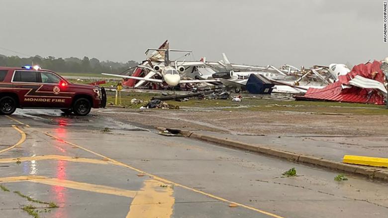 Fin de semana de tornados con fuertes daños en Estados Unidos