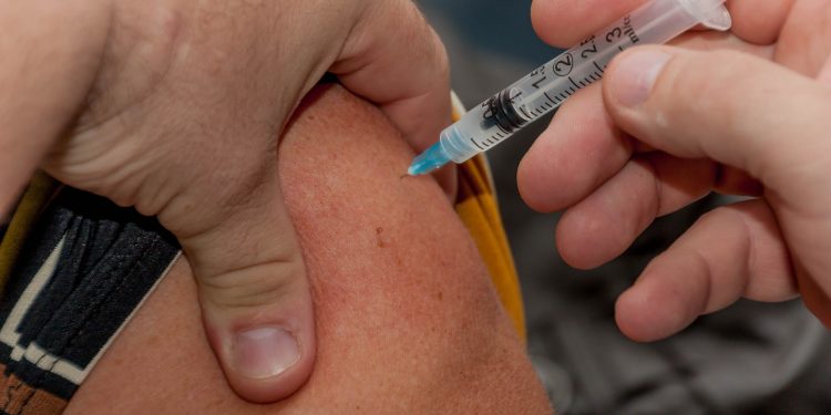 Ya se iniciaron pruebas de vacuna contra Covid-19 en humanos