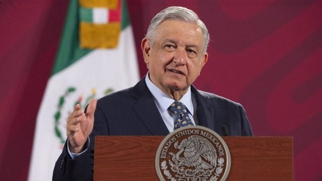 AMLO dice que no atendió a madres de desaparecidos por la sana distancia