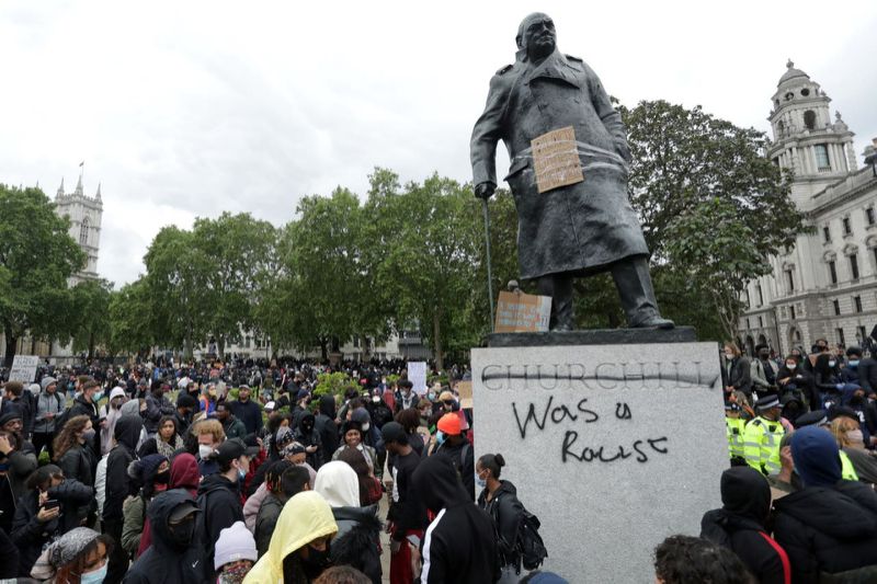 ¿Por qué manifestantes del Black Lives Matter tiran estatuas en el mundo?