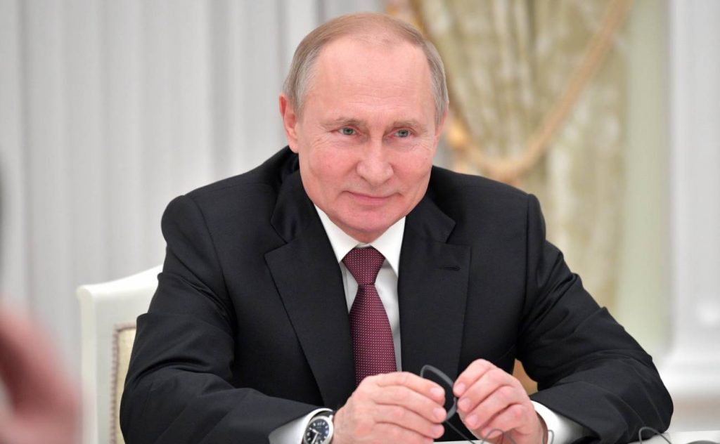 Putin dice que su hija recibió la primera vacuna rusa contra el coronavirus