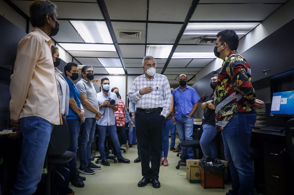Recorre Rocha Moya oficinas de Palacio de Gobierno
