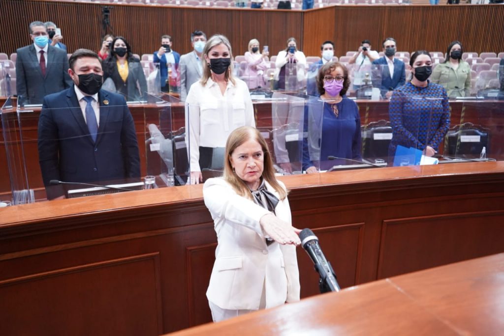 Congreso toma protesta a la nueva fiscal de Sinaloa