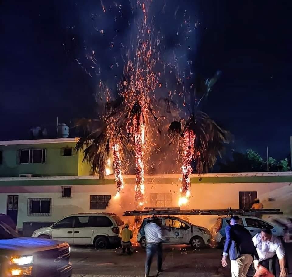 Por pirotecnia, se incendian tres vehículos en el Rosario