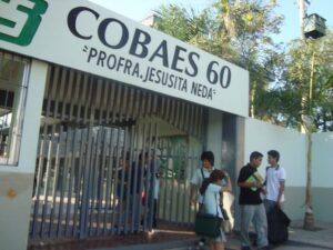 Echan bala afuera de un COBAES en Culiacán