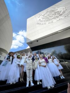 Marchan vestidas de novias, denunciando a padres que no pasan pensión