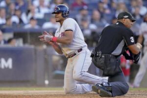 Óscar González da la victoria a Guardianes y pone contra la pared a los Yankees