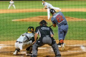 Cañeros apalea a los Naranjeros 8-1