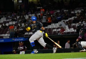 Yaquis de Ciudad Obregón se impone 9-3 a Tomateros de Culiacán