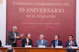 Rocha conmemora 50 aniversario de la Escuela Libre de Derecho de Sinaloa