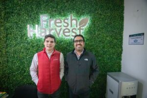 Juan de Dios Gámez entrega el Distintivo Impulso Nafin a empresas culiacanenses