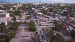 Se cumple anhelo de vecinos de Las Cucas; Rubén Rocha y Juan de Dios Gámez inauguran tres calles en la colonia