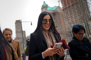 Emma Coronel sale de prisión; cumplirá el resto de su condena bajo arresto domiciliario