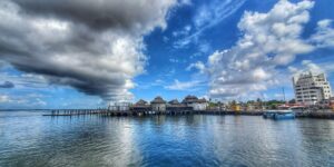 Invitan a apreciar el eclipse solar desde la explanada de Altata, entregarán lentes gratis