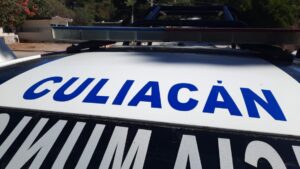 ¡A bordo de su propio vehículo! Mujer es privada de su libertad con tal de robarle la unidad