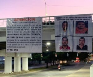 Aparecen narcomantas con mensaje “no hay guerra en Sinaloa”, por todo Culiacán