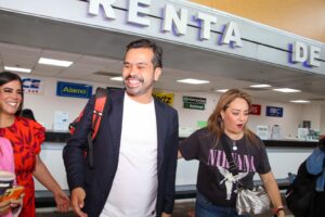 Jorge Máynez ya llegó a Sinaloa; fue recibido en Culiacán por los candidatos al senado de Movimiento Ciudadano