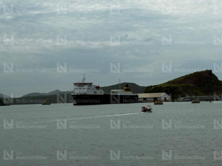 Localizan a 28 presuntos secuestrados en una embarcación en altamar en Topolobampo, en Ahome, Sinaloa, hay menores de edad Detención de buque en Topolobampo
