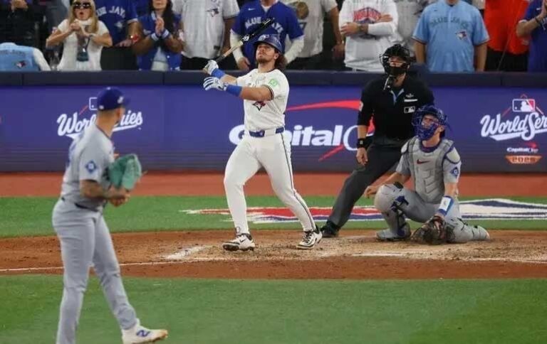 Freddie Freeman define un épico duelo de 18 entradas y pone a los Dodgers arriba en la Serie Mundial Juego de Dodgers y Toronto