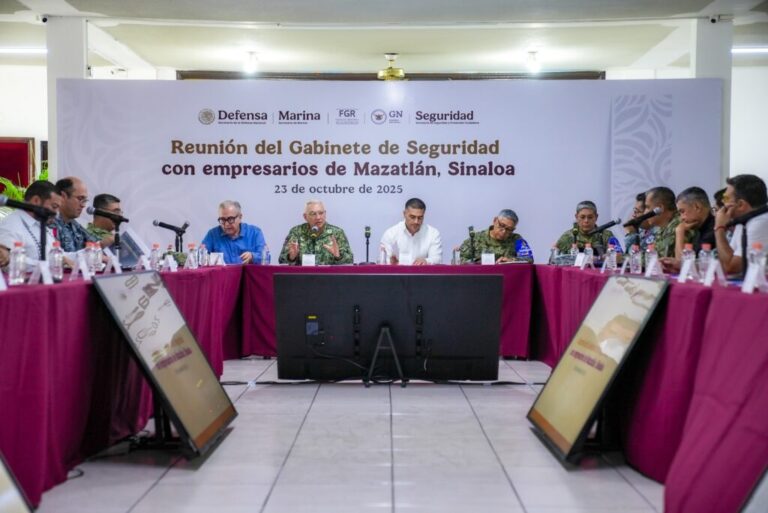 Omar García Harfuch en Mazatlán, Sinaloa en reunión de seguridad