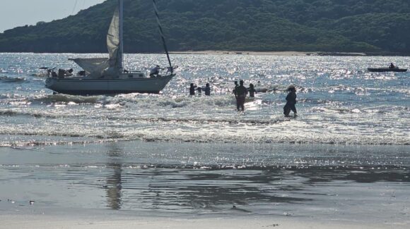 Son 28 menores de edad originarios de Chiapas los rescatados en el puerto de Topolobampo, en Ahome, Sinaloa Rescatan a niños en barco que llegó a Topolobampo