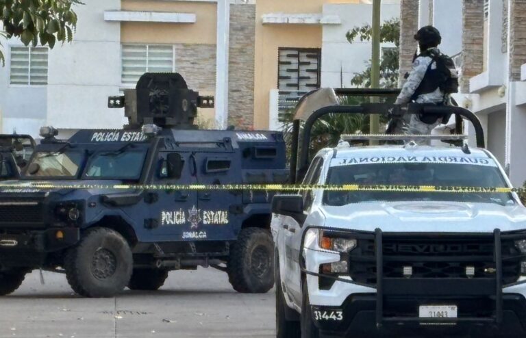 En resguardo y a la espera de orden de cateo para ingresar a la vivienda en Espacios Barcelona, Culiacán En resguardo la vivienda de Espacios Barcelona