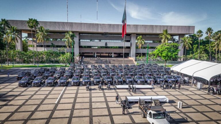 Entrega Rocha Moya 80 patrullas a corporaciones de seguridad en Sinaloa; la inversión supera los 85 mdp Entregan patrullas en Sinaloa
