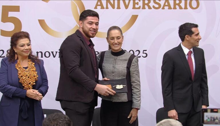 El guasavense Luis Carlos López recibe el Premio Nacional del Deporte 2025 Luis Carlos López recibe el premio nacional de Deporte