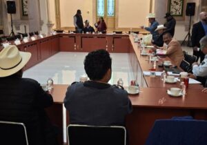 Mesa de diálogo con productores agrícolas y Segob