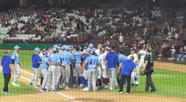 Se vacían las bancas en el juego entre Tomateros y Charros Pleito en el juego Tomateros contra Charros