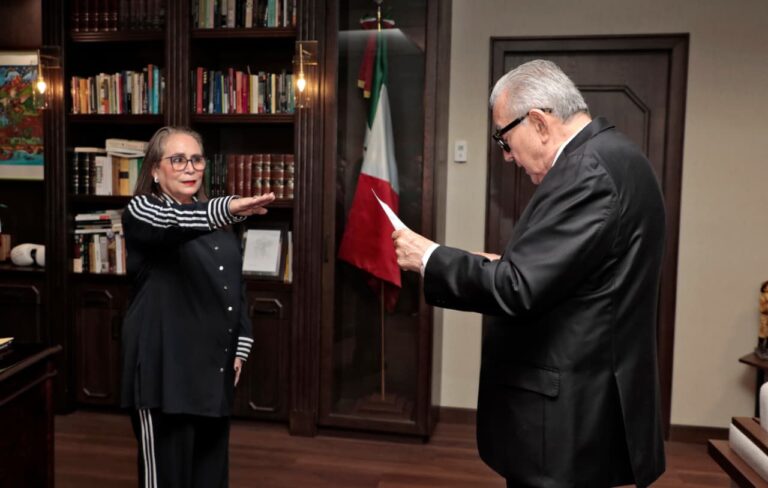 Rocha toma protesta a Silvia Evelin Ward Bringas en la Subsecretaría de Educación Básica en Sinaloa: Sale Catalina Esparza Toma protesta a nueva Subsecretaría de Educación Básica