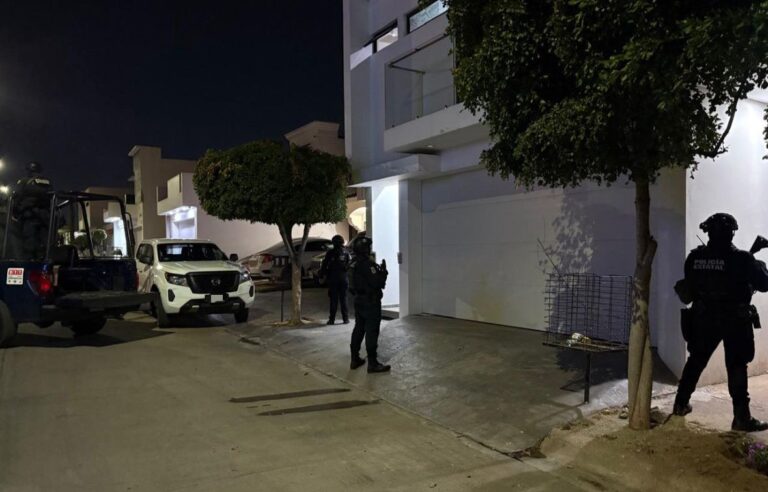 Aseguran casa en el sector Portalegre con armamento y una camioneta blindada al norte de Culiacán, Sinaloa Aseguran casa en Portalegre en Culiacán