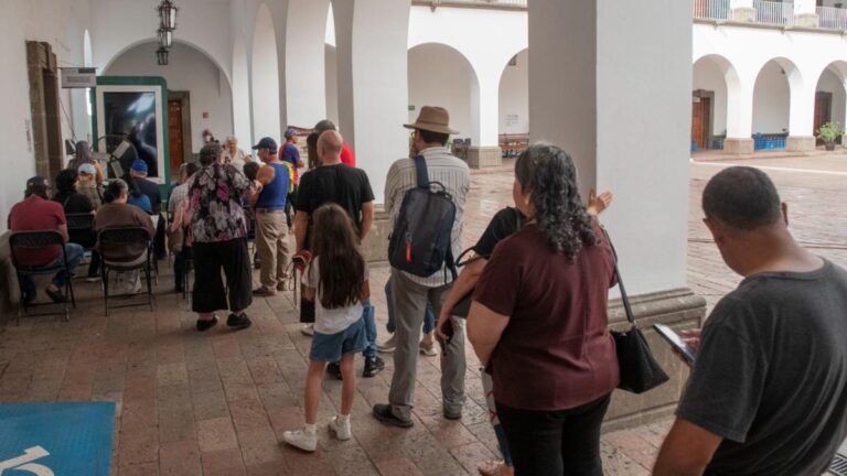 Ciudadanos aprovechan descuentos de fin de año