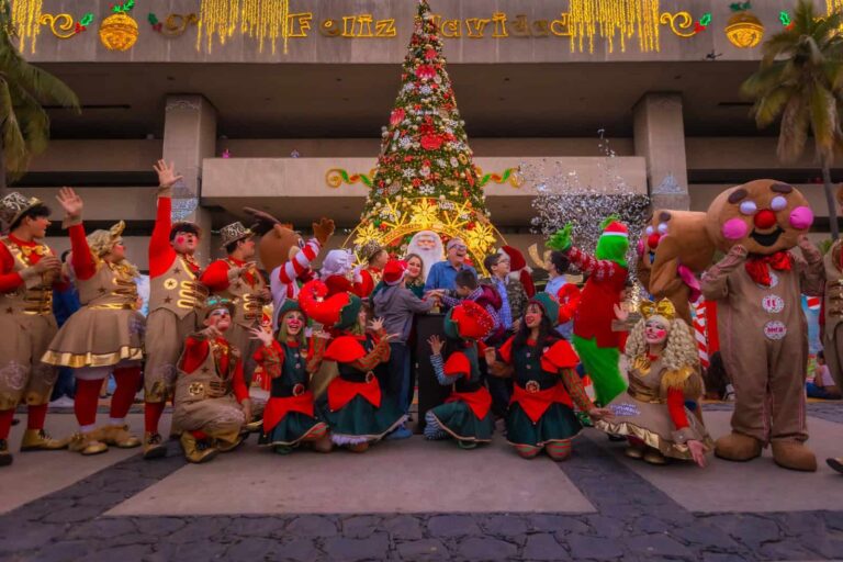 Gobierno de Sinaloa y DIF Estatal invitan a vivir la magia de la Navidad en el árbol navideño y pista de hielo en Culiacán Encendido del árbol en Culiacán