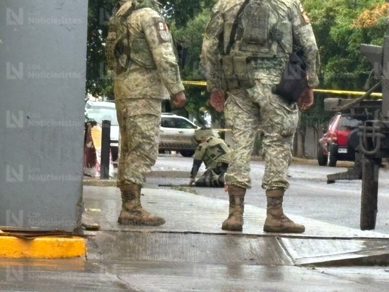Equipos antibombas en Culiacán