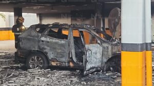 Fueron 15 evacuados tras incendio de vehículo en hotel del Tres Ríos de Culiacán Incendio de auto en hotel en Tres Ríos