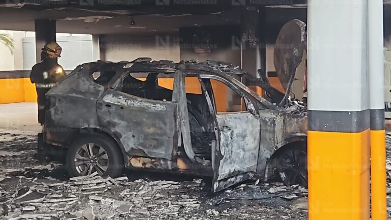 Incendio de auto en hotel en Tres Ríos