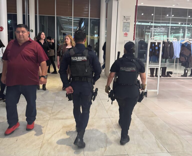 Refuerza operativo Policía Municipal y Tránsito en zonas de mayor concurrencia de Culiacán, Sinaloa y sindicaturas Operativo de vigilancia en centros comerciales de Culiacán