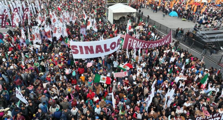 Sinaloenses se suman a la marcha por la 4T