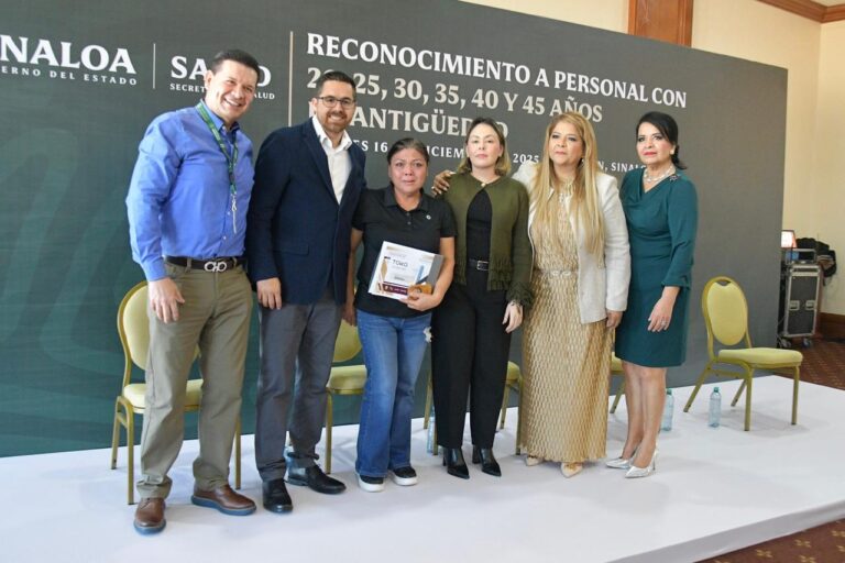 Reconocen trayectoria de personal del Sector Salud de Sinaloa