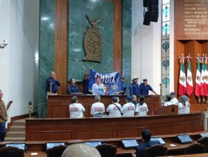 Guerreros Azules AC. toma tribuna en el Congreso de Sinaloa