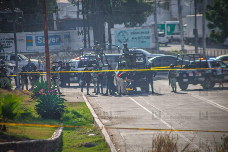 Arrojan cuerpo envuelto en plastico junto al Congreso