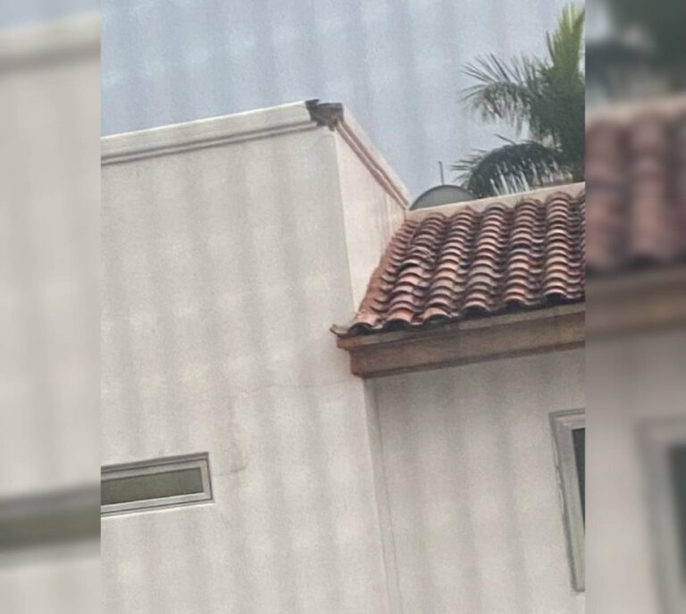 Casa donde cayó un rayo tras lluvias de la mañana este lunes